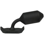 Plug anal WMCEBP ElectraStim x Mr S Leather couche montrant la base souple a ailettes gravee, plug silicone lourd bipolaire pour electrostimulation interne assise.