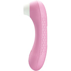 Gros plan de profil sur le stimulateur clitoridien rose, embout d'aspiration et corps a texture nid d'abeille en silicone, fonctionnement par aspiration sans contact