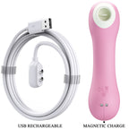 Stimulateur clitoridien a succion rose presenté avec son cable de charge magnetique USB, embout d'aspiration blanc, silicone, mention recharge magnetique