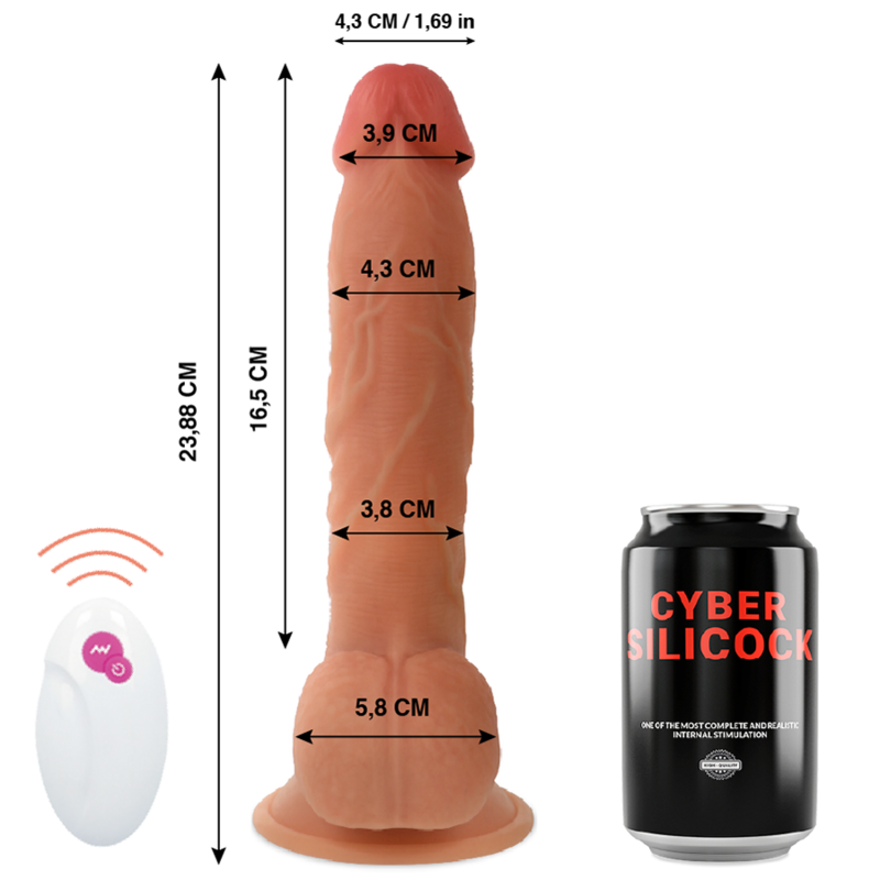 Schema cote du gode realiste telecommande Cyber Silicock pres d'une canette, longueur 23,88 cm, telecommande visible, silicone chair gland et testicules.