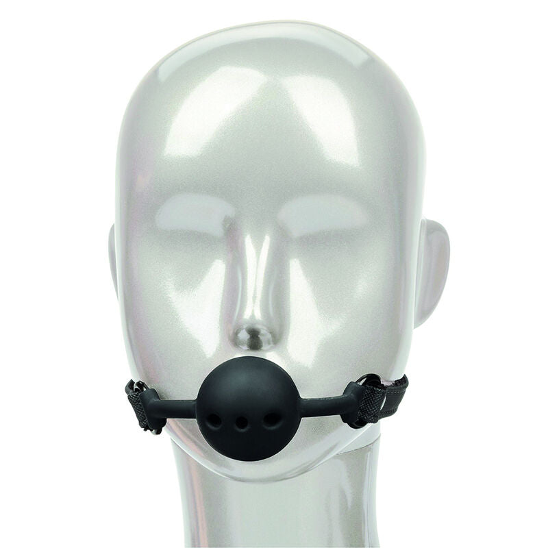 Baillon boule Boundless porte de face sur tete de mannequin, boule silicone noire en bouche et sangle reglable, accessoire BDSM de domination en couple.