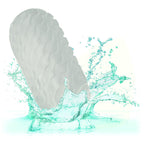 Masturbateur Boundless translucide CalExotics dans une eclaboussure d'eau illustrant son etancheite et son nettoyage facile, stroker reversible souple texture de fines vaguelettes