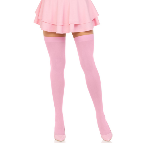 Bas opaques rose tendre Leg Avenue portes sur jambes en escarpins clairs sous une jupette rose volantee, voile doux et lumineux sans nudite.