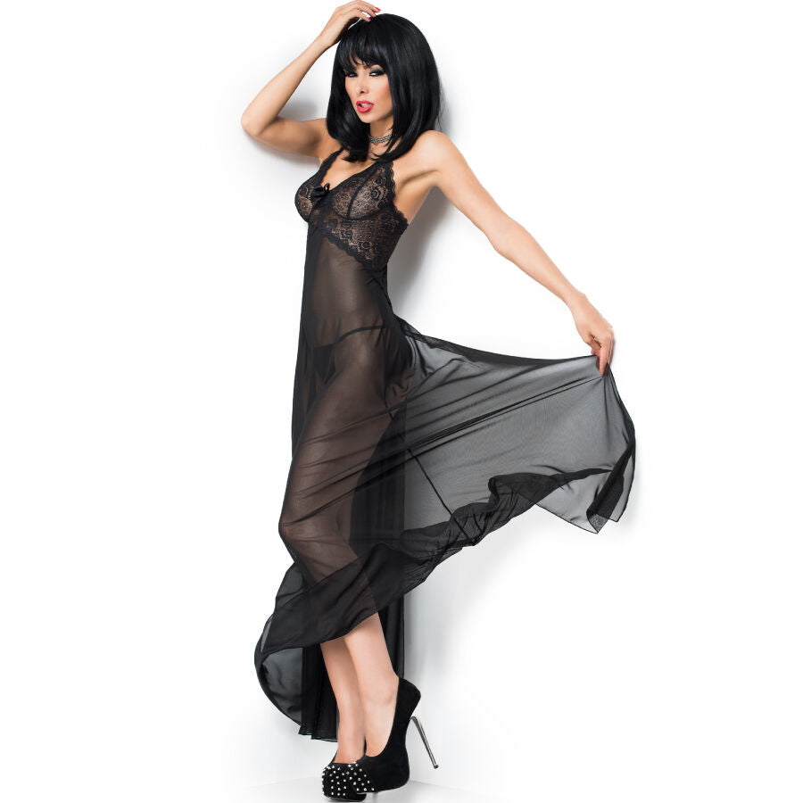 Babydoll long noir CR 3883 porte de face, jupe voilee tenue en mouvement fluide, buste dentelle ajouree, voile transparent leger mettant en scene la legerete de la maille noire.