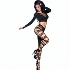 Ensemble 2 pieces ajoure noir CR 3654 sur mannequin, top et legging a decoupes lacerees spectaculaires, maille nylon elastique seconde peau coloris noir.