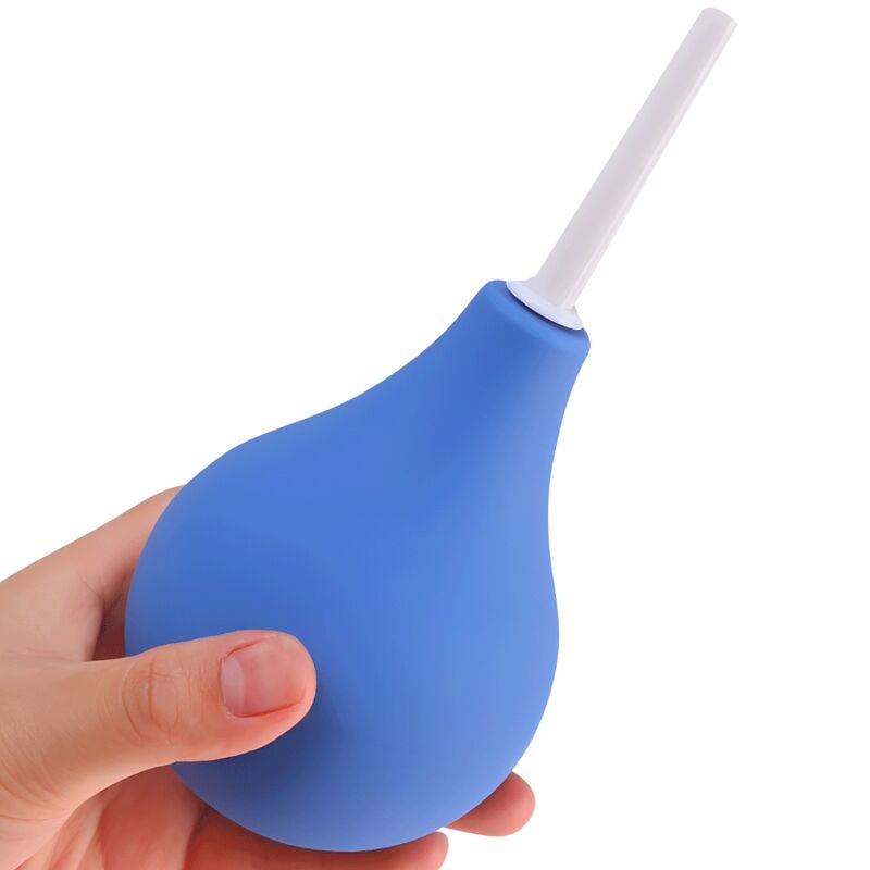 Douche anale avec buse fine et poire souple — vue de dos