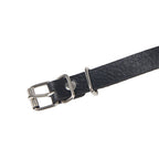 Harnais de corps en cuir à détails chaînes — détail texture surface