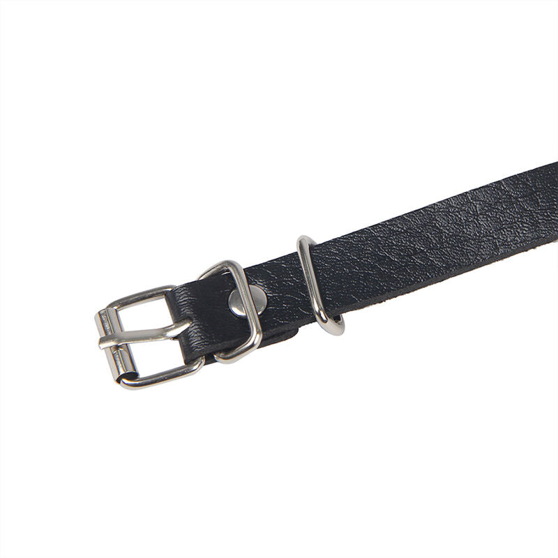 Harnais de corps en cuir à détails chaînes — détail texture surface