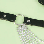 Ceinture chaîne en cuir noir — détail texture surface
