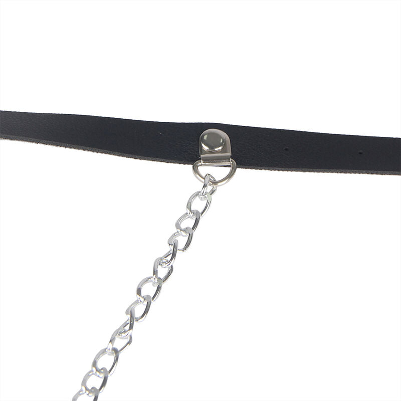 Harnais ceinture en cuir à chaîne pour femme — détail texture surface