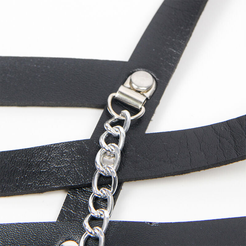 Harnais corset en cuir à détail chaîne — détail texture surface