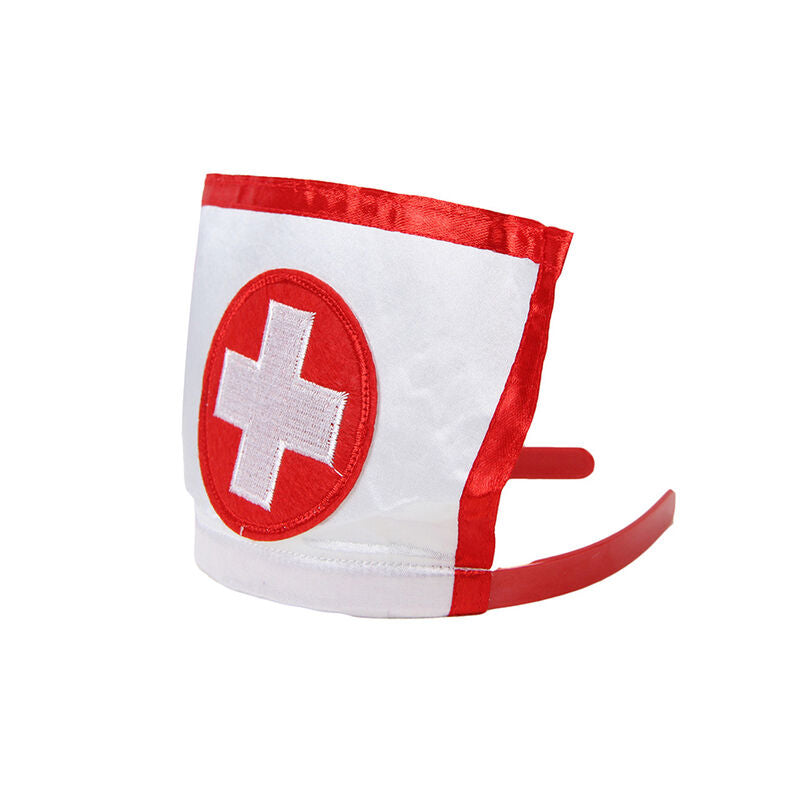 Gros plan sur la coiffe d'infirmiere blanche a croix rouge incluse avec le costume transparent Subblime, accessoire de jeu de role coquin, finition velours et contraste rouge.