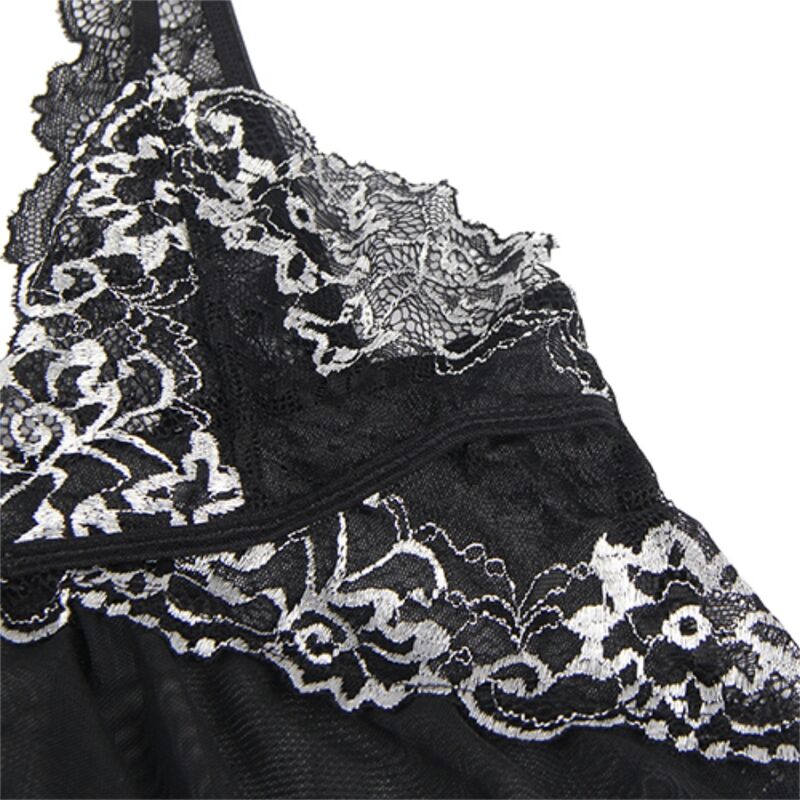 Gros plan de la dentelle florale noire et argentée ornant le bonnet du babydoll Subblime, broderie délicate sur tulle transparent, déshabillé féminin raffiné