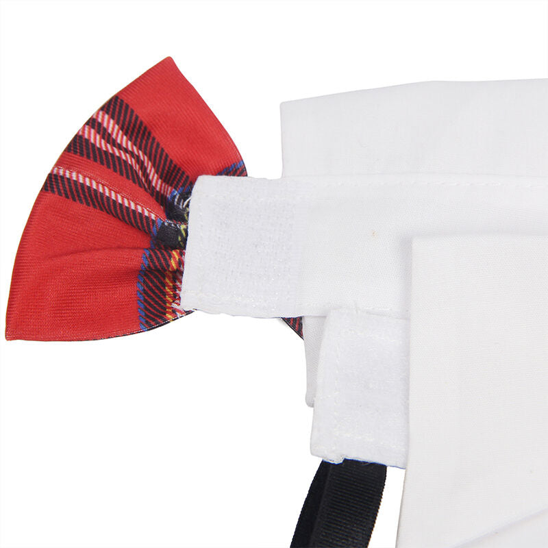 Détail du col blanc à empiècement tartan rouge de l'ensemble écolière Subblime sur fond blanc, finition coquine de la tenue de jeu de rôle