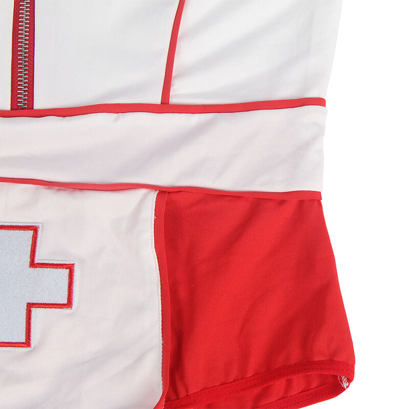 Gros plan sur la fermeture zippée et la bordure rouge contrastante du costume d'infirmière blanc Subblime, détail des finitions du top et de la maille douce et extensible de la tenue.