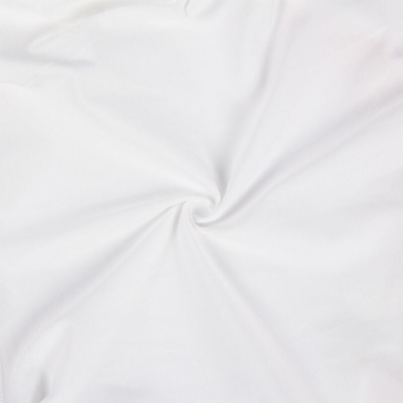 Macro de la maille blanche extensible du costume infirmiere Subblime, texture douce en polyester elasthanne, qualite du tissu pour un porter confortable coquin.