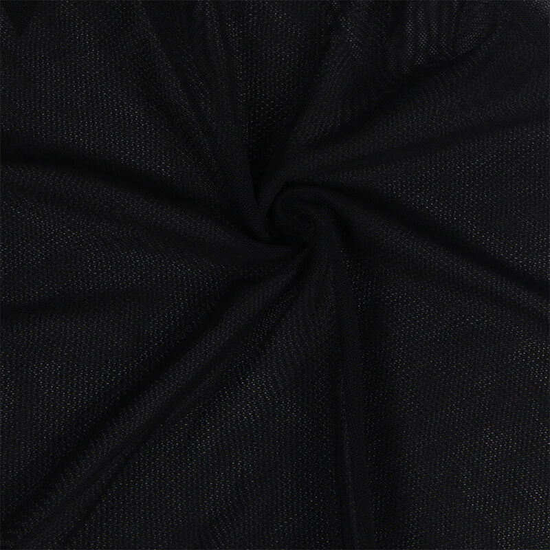 Macro du tulle noir du babydoll Subblime drapé en plis souples, maille fine extensible montrant la transparence du voile, texture en gros plan.