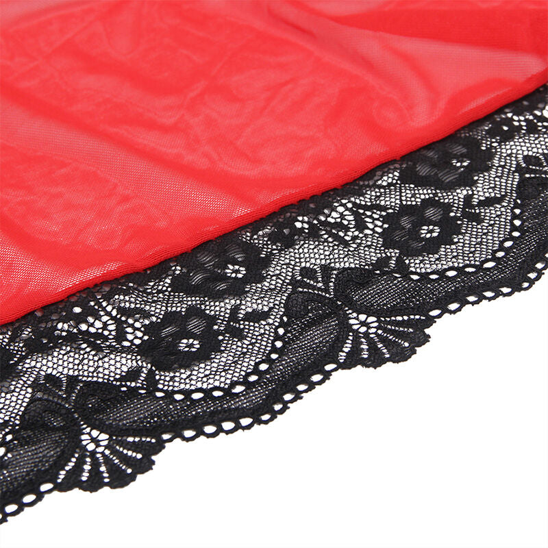 Gros plan sur le bord en dentelle noire florale du peignoir rouge Subblime, contraste avec le voile transparent rouge, detail produit pose a plat.