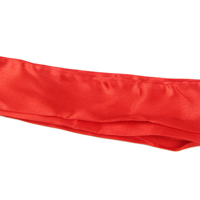 Gros plan sur la matiere du peignoir rouge transparent Subblime, manche fluide mettant en valeur la legerete et la transparence du voile satine rouge, detail de la finition.
