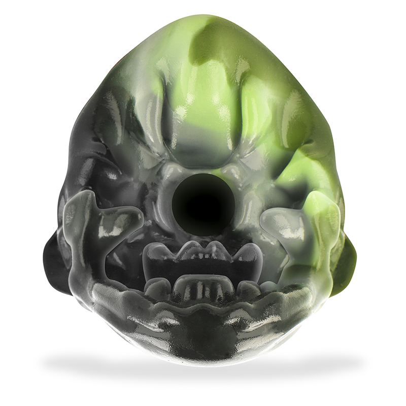 Masturbateur masculin Steropes en silicone vert, vue de face sur l'orifice d'entree sculpte facon creature fantastique, texture monstre non realiste et marbrures vertes.