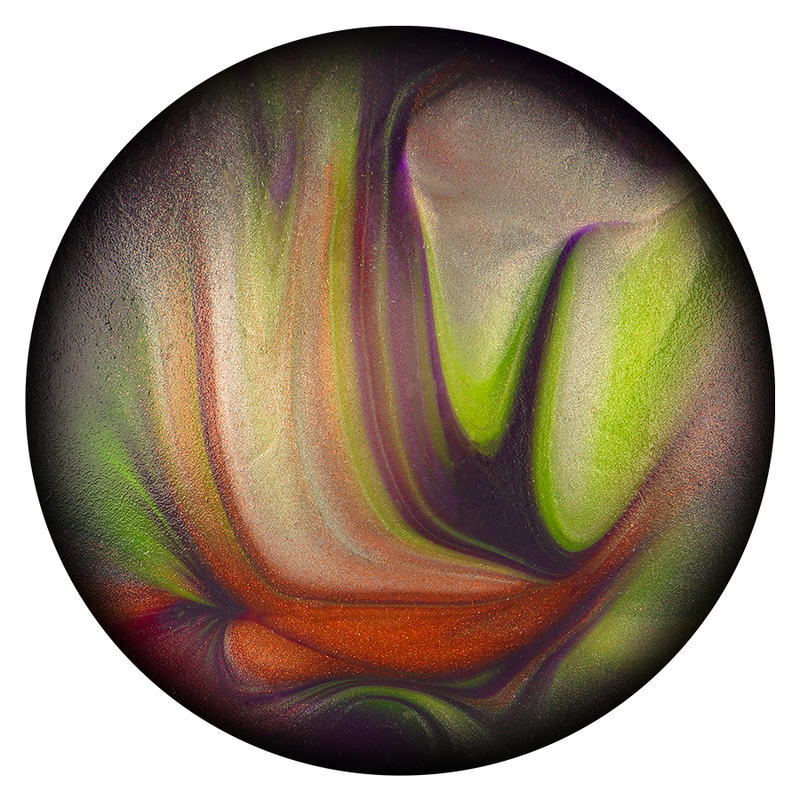Gros plan sur le tunnel interne marbre du masturbateur Brontes en silicone, canal multicolore texture pour une stimulation enveloppante et profonde.