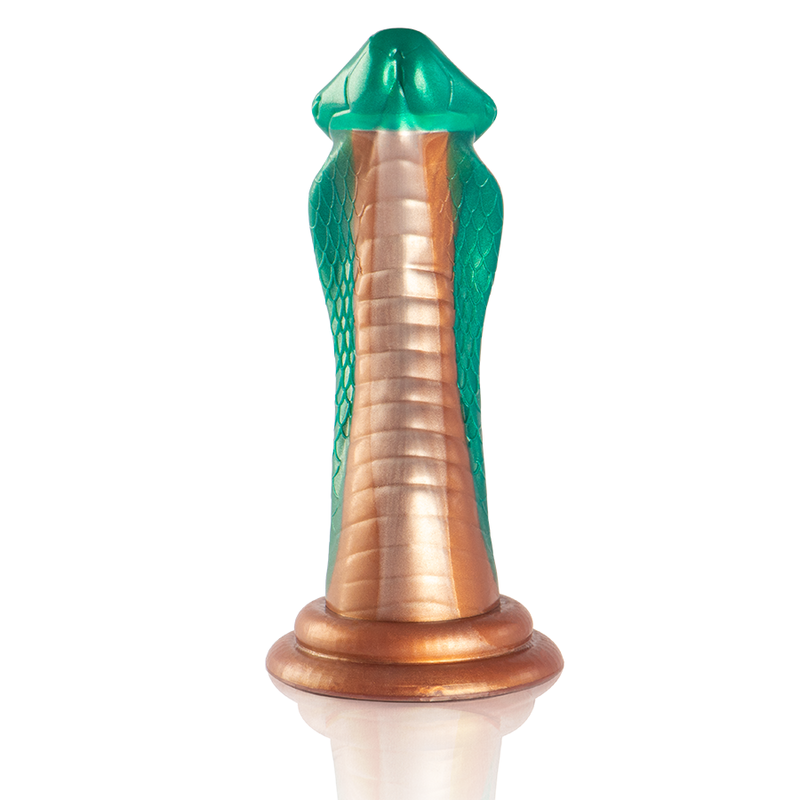 Gode fantasy serpent cobra vert et cuivre vu de face, tete sculptee dressee et corps ecailleux torsade, pose sur une base ventouse cuivree evasee en silicone souple