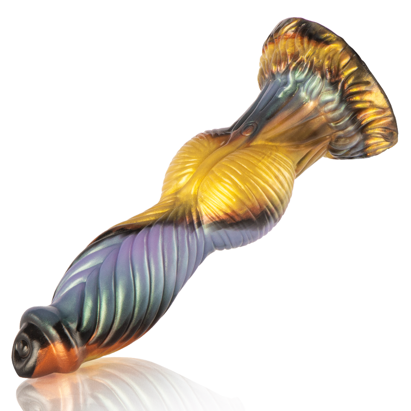 Gode Phoenix en silicone dore et violet couche de profil, fut spirale torsade allonge. Base ventouse texturee stable, design fantasy vibrant rechargeable de grande taille.