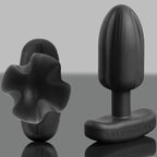 Plug Tartarus ElectraStim en silicone noir montrant ensemble la base quadrilobee et le corps conique strie, electrode quadripolaire pour electrostimulation anale.