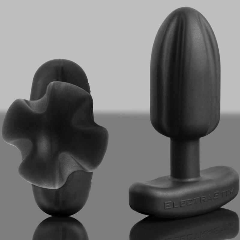 Plug Tartarus ElectraStim en silicone noir montrant ensemble la base quadrilobee et le corps conique strie, electrode quadripolaire pour electrostimulation anale.
