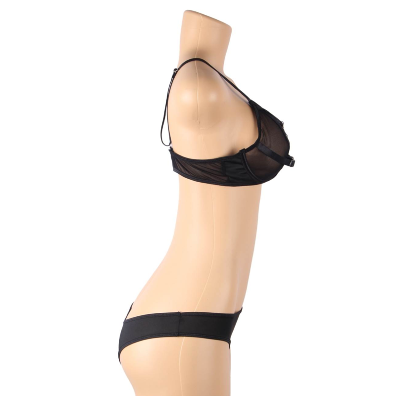 Ensemble Subblime deux pieces de trois quarts sur mannequin, soutien-gorge resille a anneaux et culotte noire, bretelles reglables.