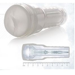 Fleshlight Ice transparent presente debout, manchon cristallin visible et reglette graduee en bas mesurant l'etui translucide, fond blanc.