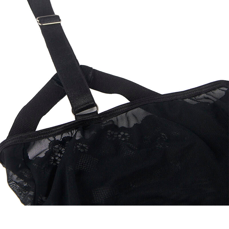 Gros plan sur la bretelle reglable et le panneau de dentelle du teddy noir Subblime, detail de l attache metal et de la maille voile transparente.