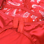 Babydoll en satin rouge avec dentelle florale — angle alternatif 2
