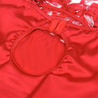 Babydoll en satin rouge avec dentelle florale — angle alternatif