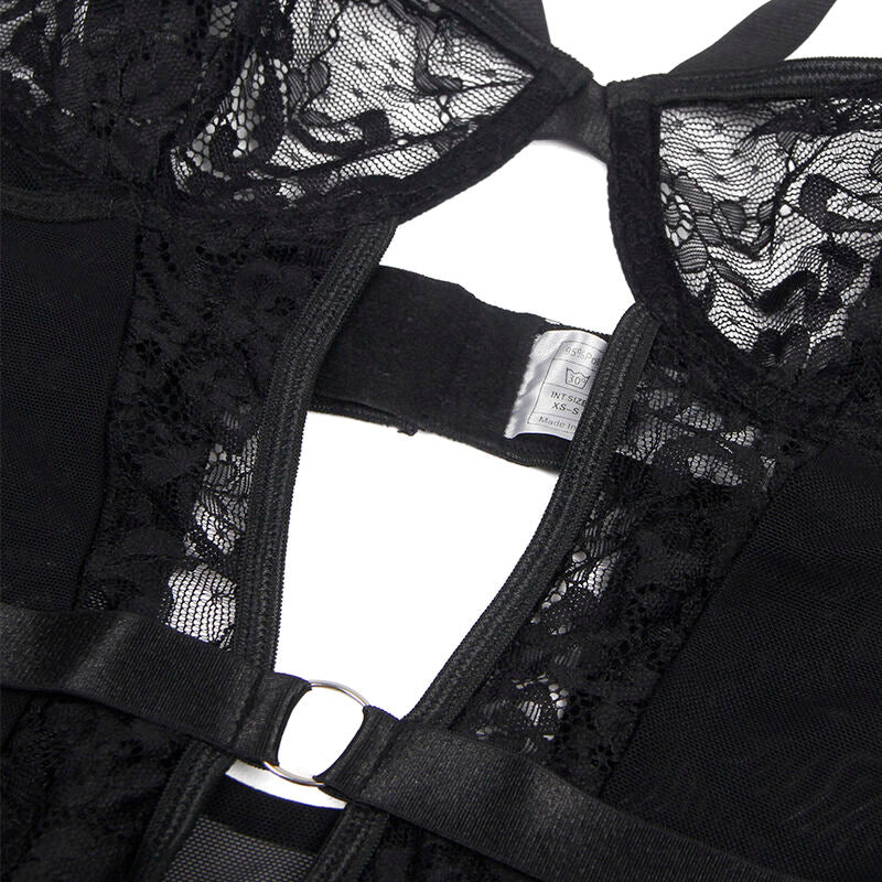 Detail des agrafes et de la maille florale de l entrejambe du teddy dentelle noir Subblime, finition satin, plan produit technique presente a plat.