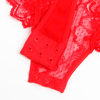 Teddy rouge en dentelle avec jarretières et anneaux — vue galerie 11