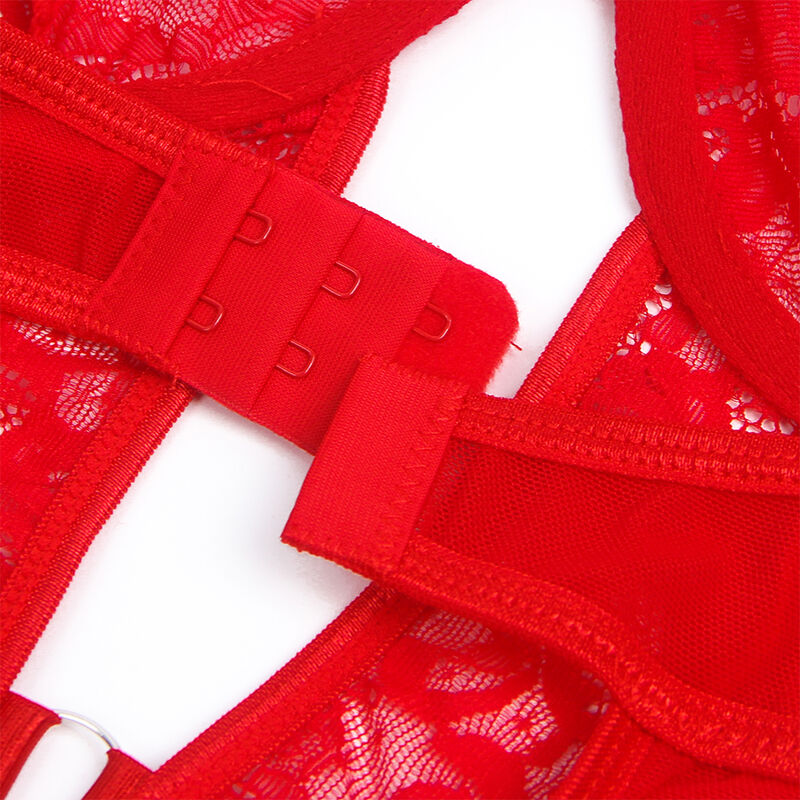 Detail des rangees d agrafes et de la maille florale de l entrejambe du teddy dentelle rouge Subblime, finition satin, plan produit technique a plat.