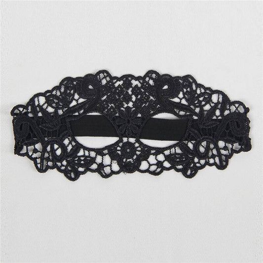 Masque en dentelle noire