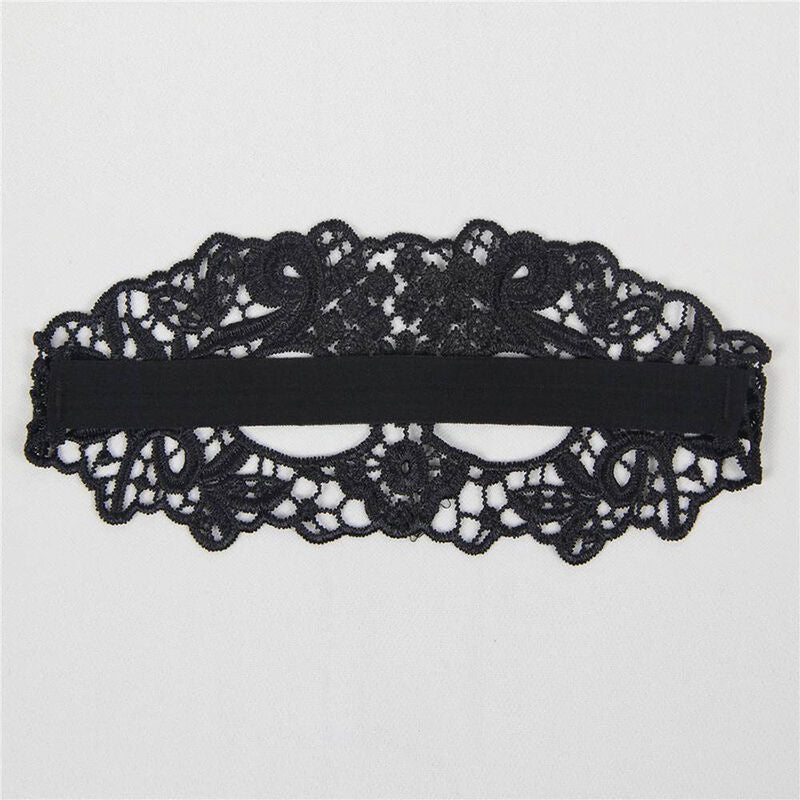 Masque en dentelle noire