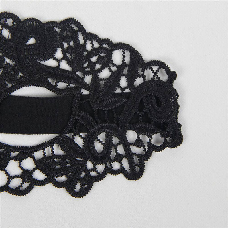 Masque en dentelle noire
