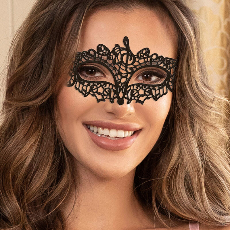 Masque en dentelle noire modèle 2