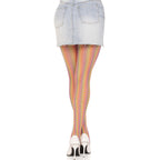 Vue de dos des collants résille au crochet arc-en-ciel sous une mini-jupe en jean, escarpins blancs, maille ajourée festive colorée Leg Avenue