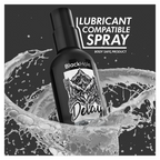 Spray retardant Black Hole Delay 30 ml sur eclaboussure d'eau, flacon noir au logo tigre, mention Lubricant Compatible Spray Body Safe Product