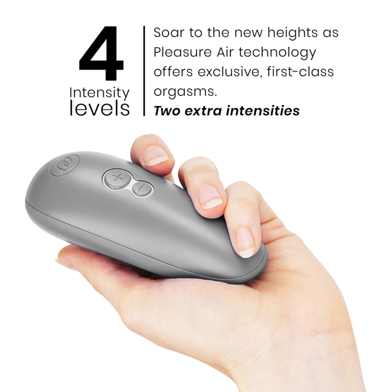 Womanizer Starlet 3 gris serré dans une main, à côté du visuel 4 niveaux d'intensité de la technologie Pleasure Air par ondes d'air. Échelle de taille montrée en main.