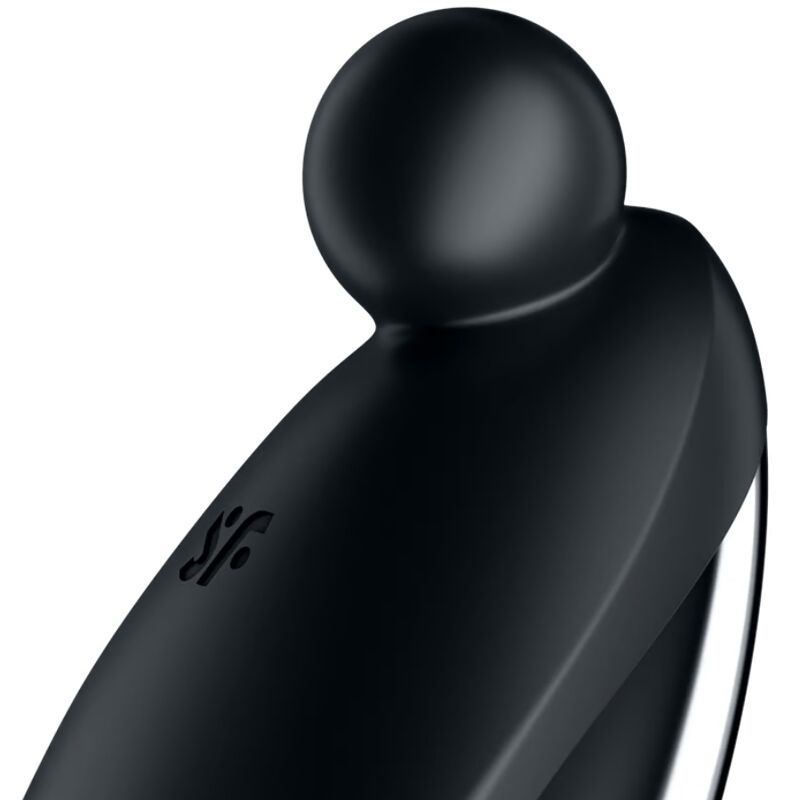 Vibrateur clitoridien Spot On 2 noir de trois-quarts, pointe ronde en relief et corps galbé satiné. Stimulateur à poser ciblé Satisfyer en silicone et ABS.