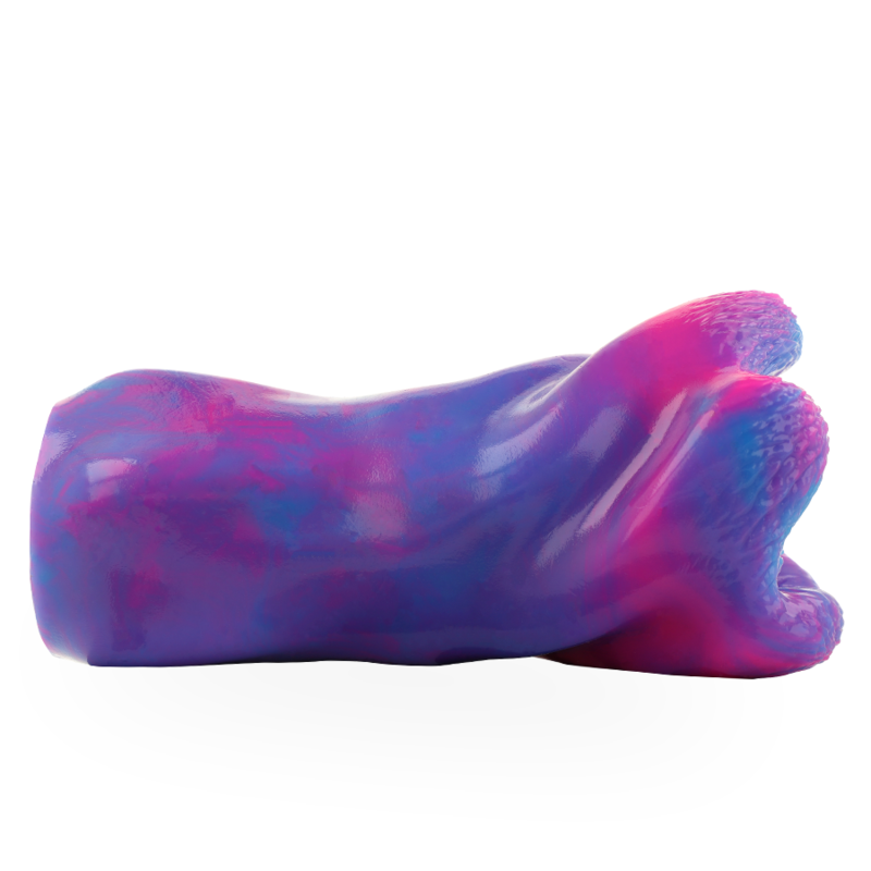 Masturbateur Thetis en silicone violet et rose couche de profil, surface marbree texturee. Ouverture fantasy enveloppante, grand format ergonomique inspire de la mythologie grecque.