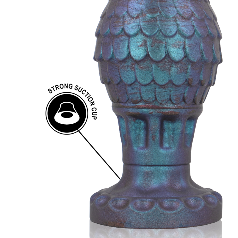 Detail du col et de la base du plug œuf de dragon ecailleux bleu vert, pictogramme strong suction cup, silicone fantasy pour un maintien stable et sur.