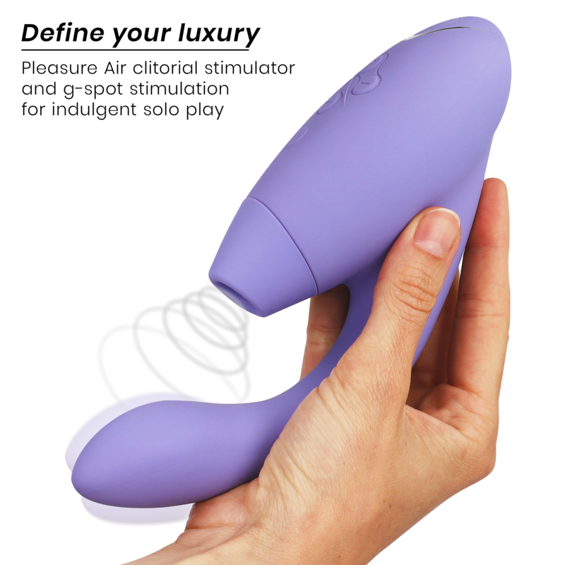 Main tenant le Womanizer Duo 2 violet lavande, schéma d'ondes d'air figurant l'aspiration clitoridienne sans contact, texte Define your luxury en surimpression.