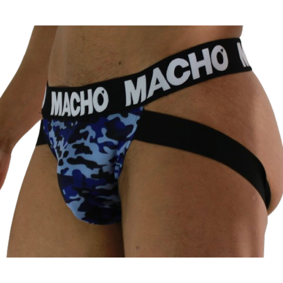 Jockstrap homme camouflage bleu en maille stretch vu de trois quarts sur bassin musclé, sangle latérale et ceinture Macho, mettant en valeur la pochette galbante près du corps.