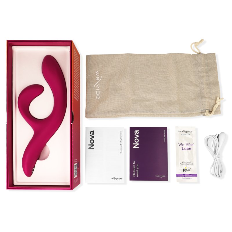 Coffret Nova We-Vibe déballé : vibromasseur rabbit rose en silicone, pochette de rangement beige, notices et câble de charge, présentés à plat autour de l'écrin du lapin connecté.